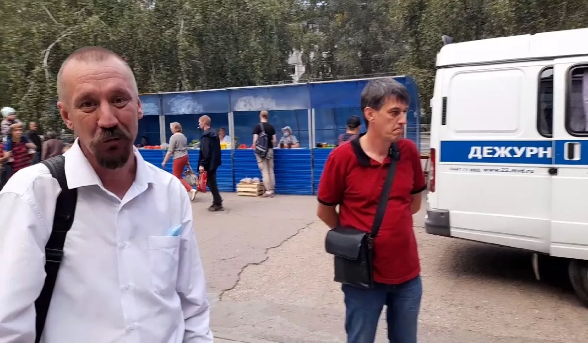 Куб внесли в протокол: барнаульские полицейские «приняли» агитматериалы у кандидата в Алтайское Заксобрание