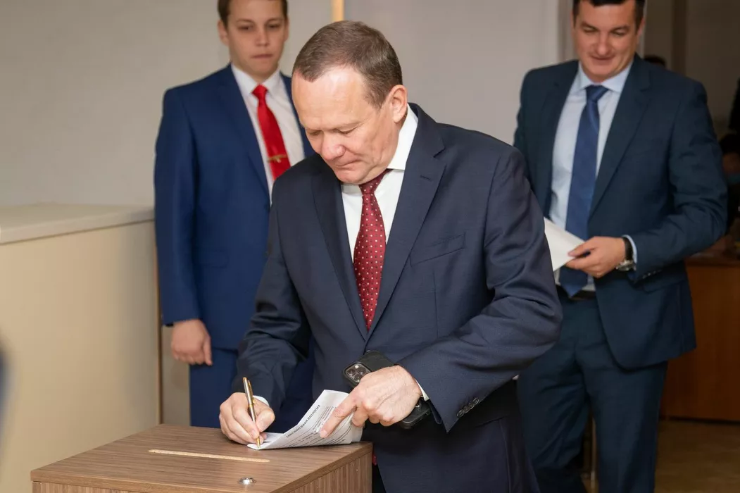 Передача «наследного» мандата Алтайского Заксобрания от избранного сенатором Виктора Зобнева может затянуться