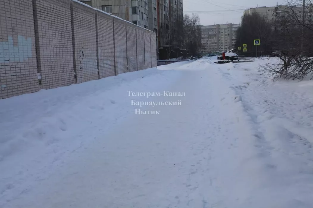 Прокуратура и ГИБДД провели ежегодный «ритуал» поиска нарушений на заснеженных улицах Барнаула