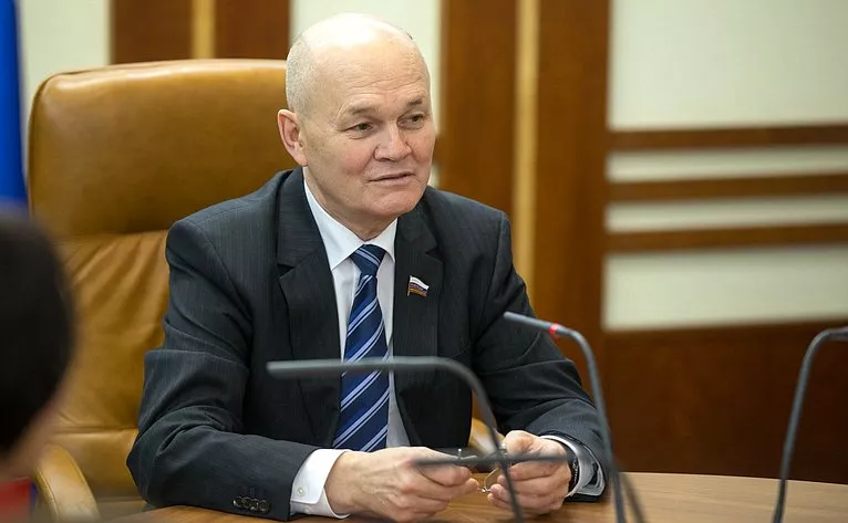 Суд продлил меру пресечения попавшему под следствие бывшему вице-губернатору Алтайского края