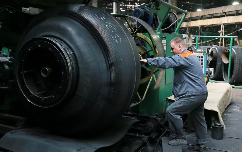 Обещанного ждут: рабочим Алтайского шинного комбината назвали новые сроки возврата «замороженных» зарплат (обновлено)