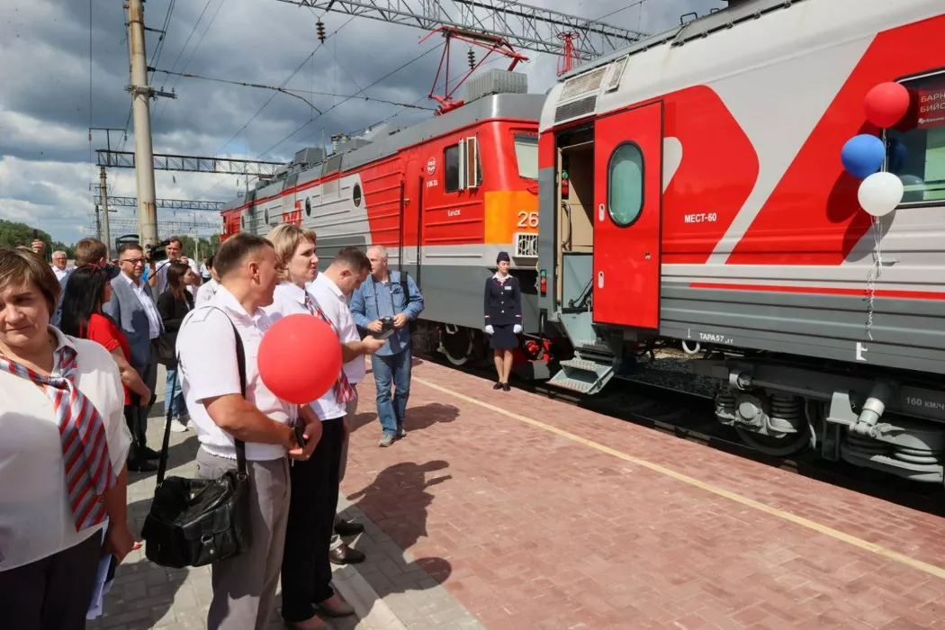 Железнодорожники передали в Алтайский край первую партию новых вагонов