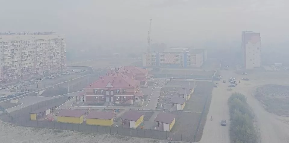 Бийчане жалуются на заволокший город дым после пожаров близ промзоны (обновлено)