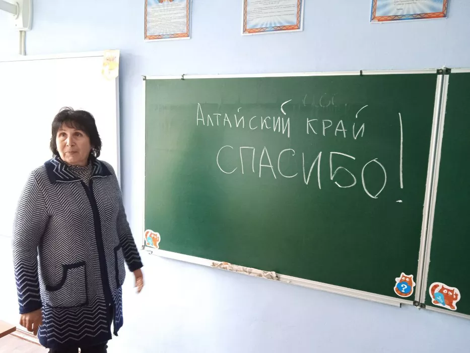 Алтайские строители планируют закончить ремонт корпуса школы в подшефном районе ЛНР к середине сентября
