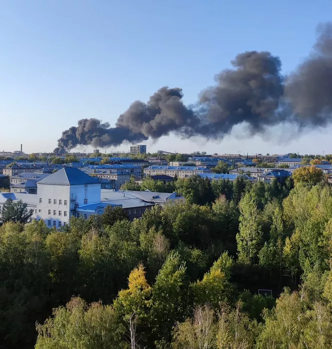 Часть Барнаула осталась без электричества и воды из-за масштабного пожара на трансформаторной подстанции
