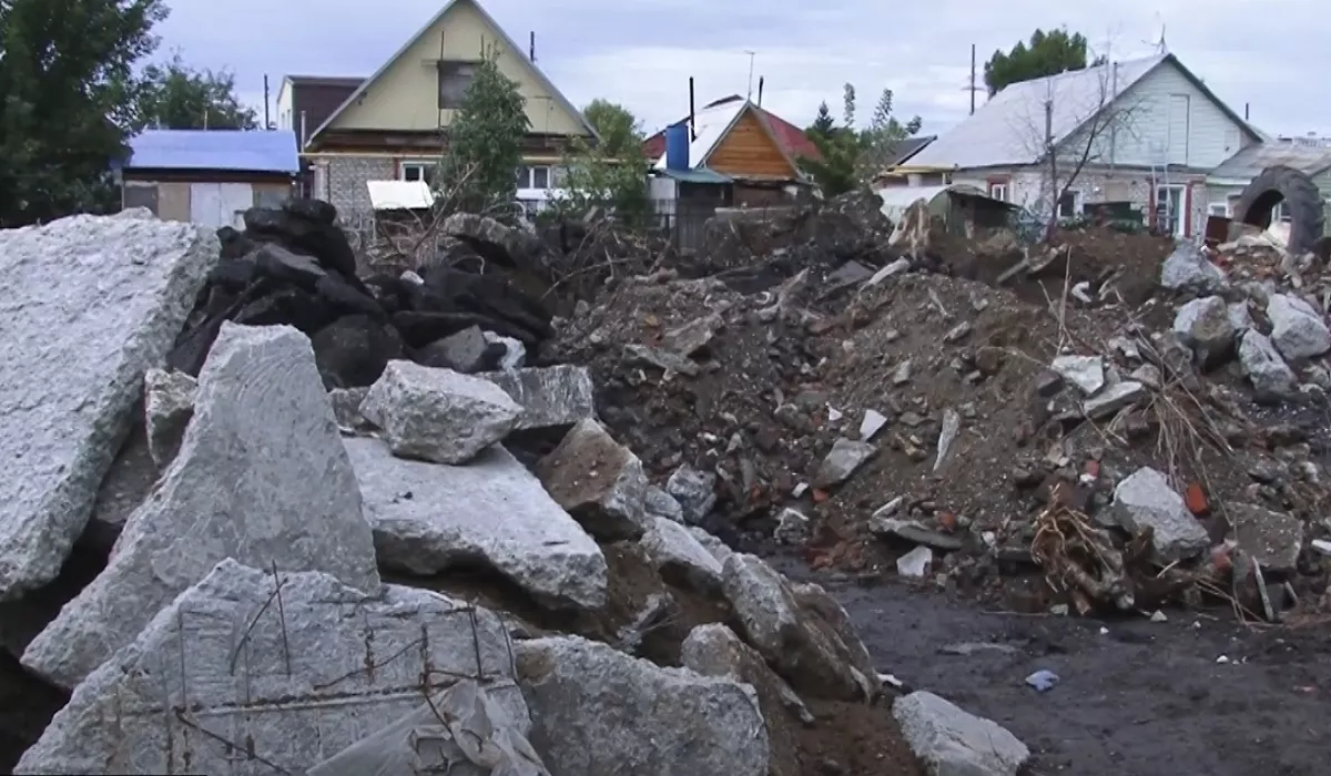 Полиция займется поисками «авторов» стихийного полигона строительных отходов в барнаульском дворе