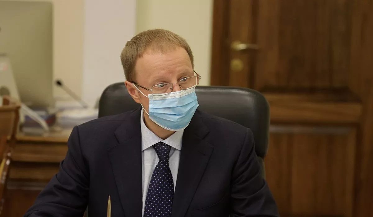 «Не вижу свет в конце тоннеля»: Минздрав и АГМУ не предложили Виктору Томенко выхода из кадрового кризиса в алтайской медицине