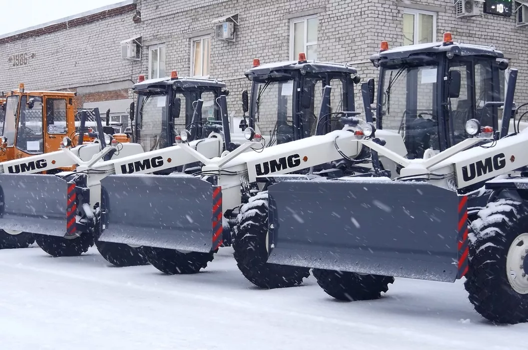 Садовые трактора и снегоуборщики: мэрия Барнаула потратит еще 115 млн рублей на дорожную технику