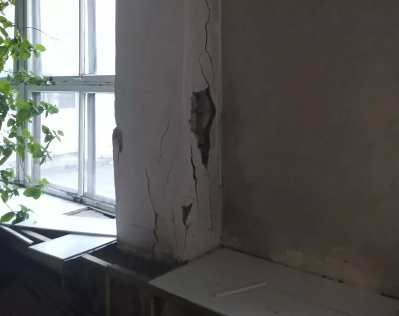Дети-инвалиды из алтайского Горняка временно остались без занятий из-за угрозы обрушения здания соцзащиты