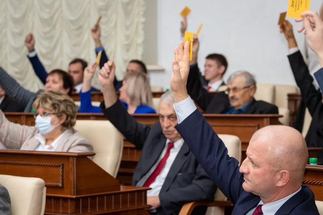Алтайский парламентский центр представил обобщенный портрет депутатов 8 созыва