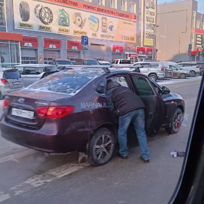 Барнаульскую пенсионерку увезли в больницу после очередного ДТП на пешеходном переходе