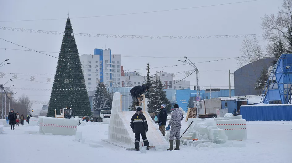 Мэрия Барнаула готова потратить более 8 млн рублей на новогодние городки, ледяных «снегурочек» и «тигров»