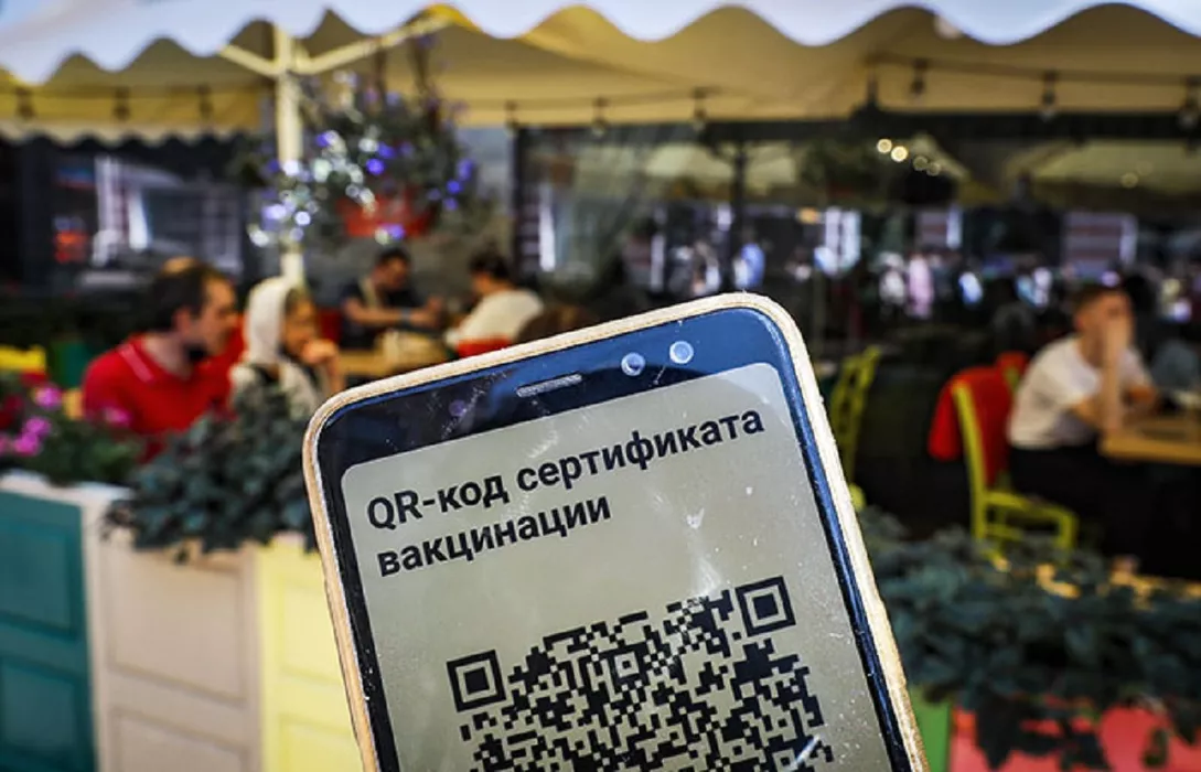 В некоторых торговых и развлекательных объектах Барнаула перестали проверять QR-коды у посетителей