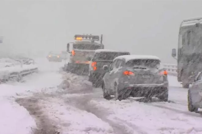 Алтайские муниципалитеты привели в «боевую» готовность в преддверии мощных снегопадов и шторма
