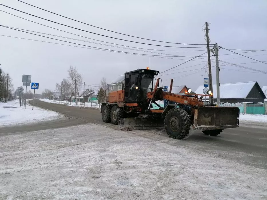 Качество уборки снега в Барнауле надеются улучшить за счет повышения зарплаты дорожникам