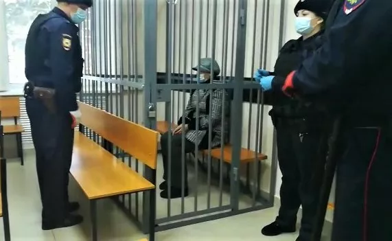 Суд на два месяца отправил в СИЗО выгнавших голого ребенка на мороз жителей Алтайского края
