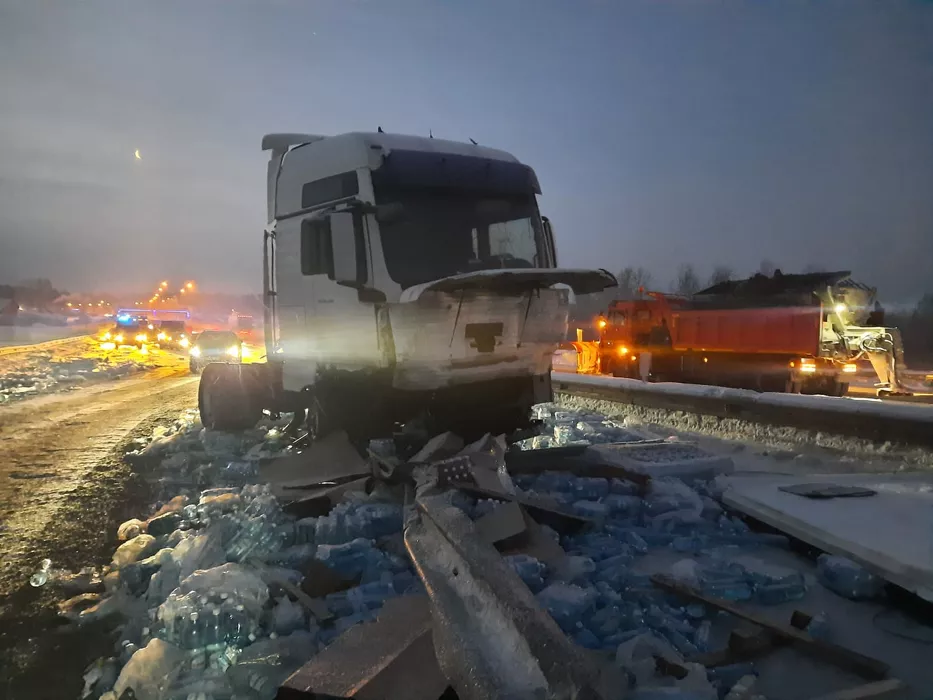ДТП с большегрузом на «Чуйском тракте» ограничило движение транспорта из Барнаула в Новосибирск (обновлено)
