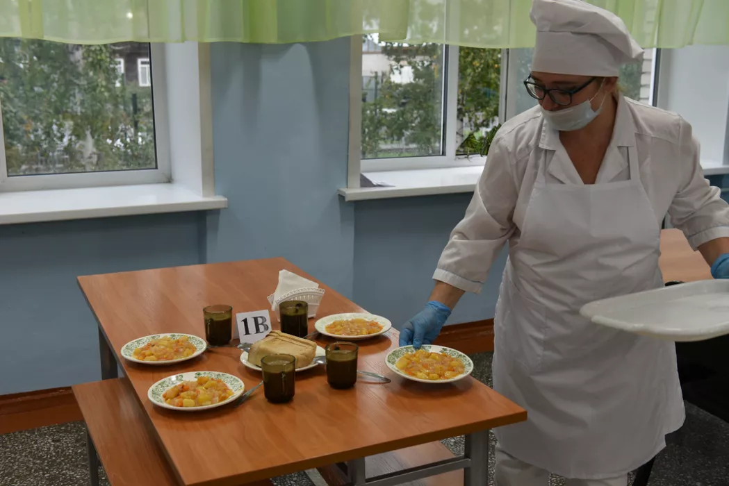 Место на кухне: рынок школьного питания в Барнауле ждет формальный «передел»?