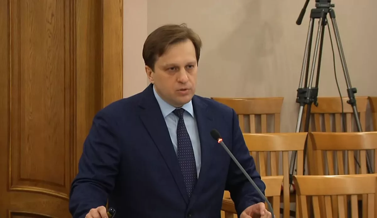 Дмитрий Попов предложил «утолить» кадровый голод алтайского здравоохранения за 1,5 млрд рублей