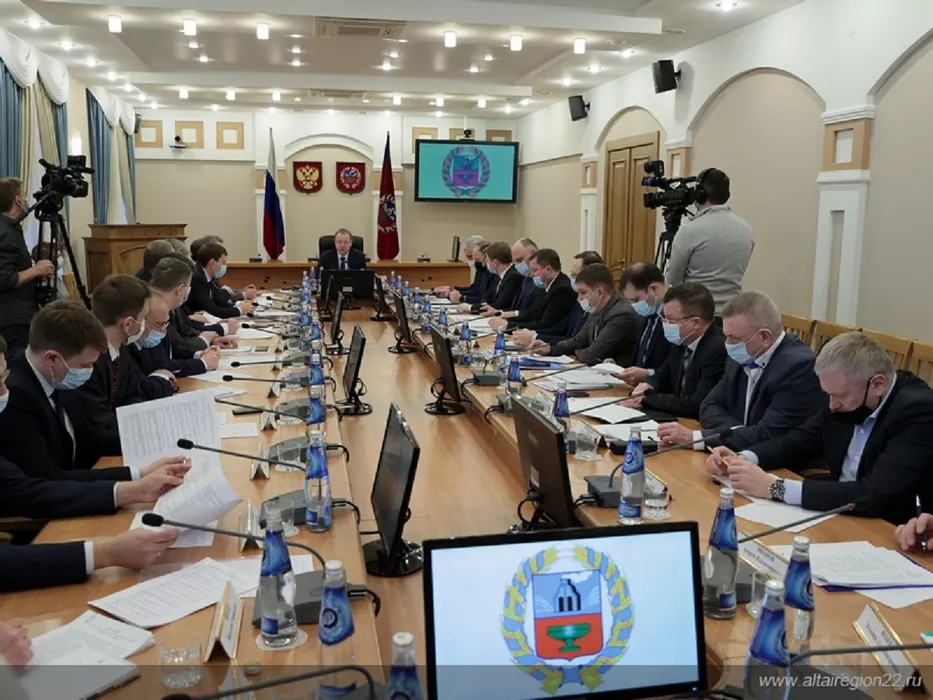 Алтайские чиновники обсудили экономическую устойчивость края в рамках новой реальности