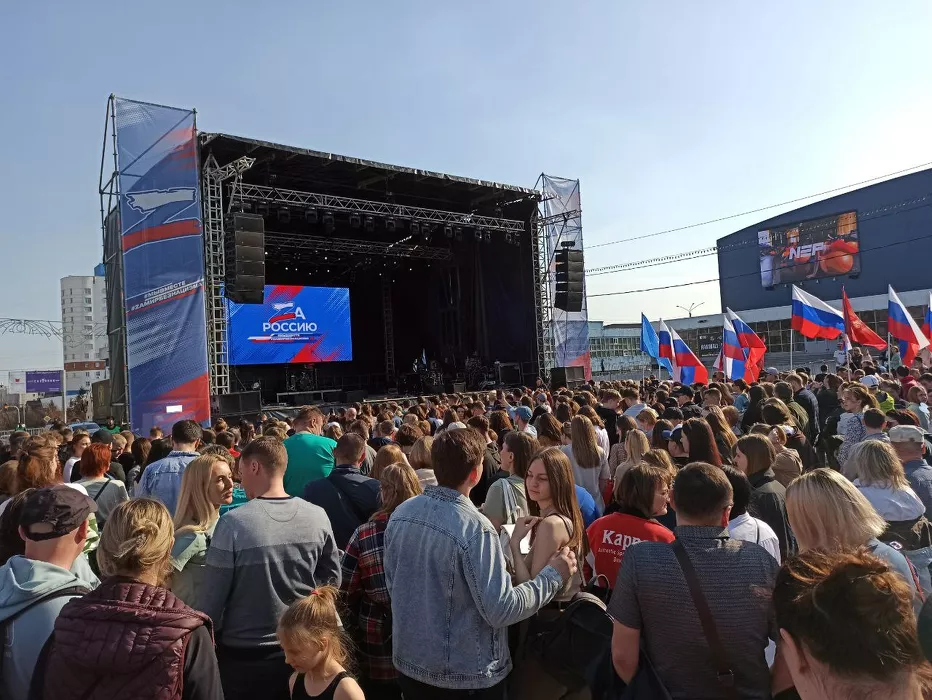 Тысячи барнаульцев посетили патриотический концерт «ZаРоссию»