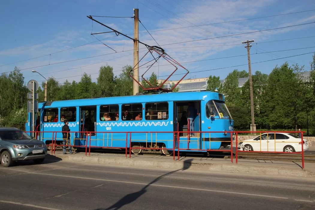 Голубые встали на рельсы: долгожданные «собянинские» трамваи вышли на  маршруты Барнаула