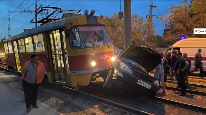 Трамвай почти всегда прав: 77 % аварий с участием электротранспорта Барнаула происходит по вине автомобилей