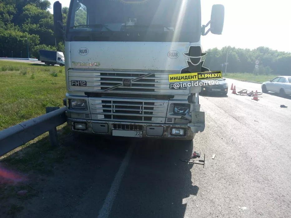 Велосипедист погиб в результате ДТП с грузовиком в Барнауле