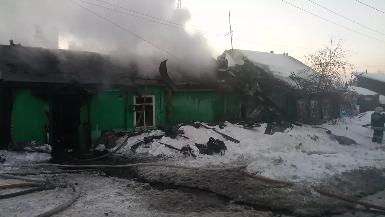 «Ленивый» газовщик отделался обязательными работами за губительный пожар в доме пожилых барнаульцев