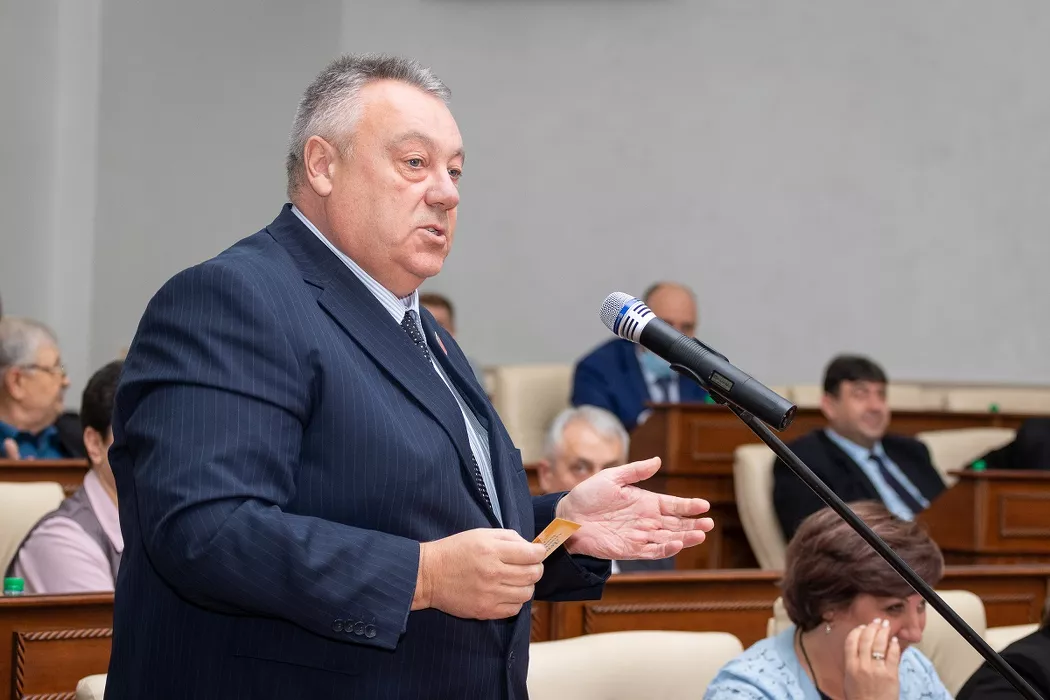 «Ложь и клевета»: алтайский депутат Траутвейн ответил на «обличительную» речь коммунистки о его высказываниях на тему спецоперации