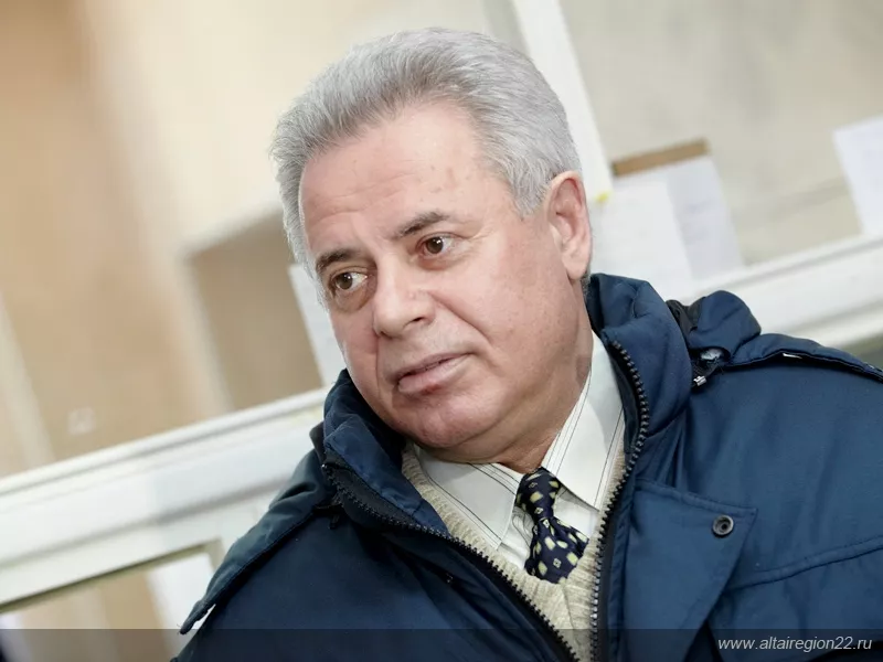 Рубцовский депутат Владимир Ремель покидает «насиженное» кресло главврача местной станции скорой помощи