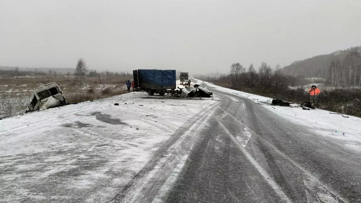 Пассажирский автобус из Заринска попал в смертельную аварию на Чуйском тракте