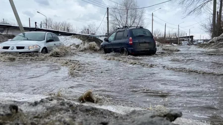 «Праздник испорчен»: бийчанки просили Виктора Щигрева откачать воду с затопленных улиц в качестве подарка к 8 марта