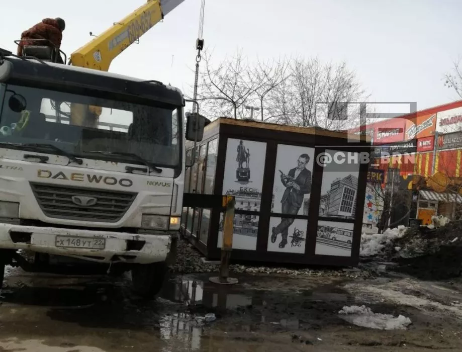 Жители Барнаула возмутились появлением ларька посреди новой аллеи