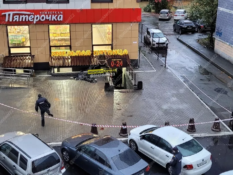 Двух барнаульцев осудили за смертельное избиение около пивного магазина