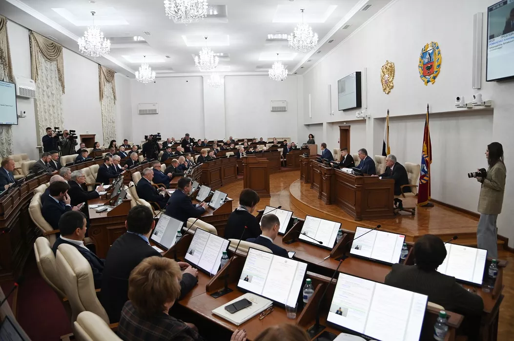 Депутаты Алтайского Заксобрания с наскока «расправились» с повесткой январской сессии