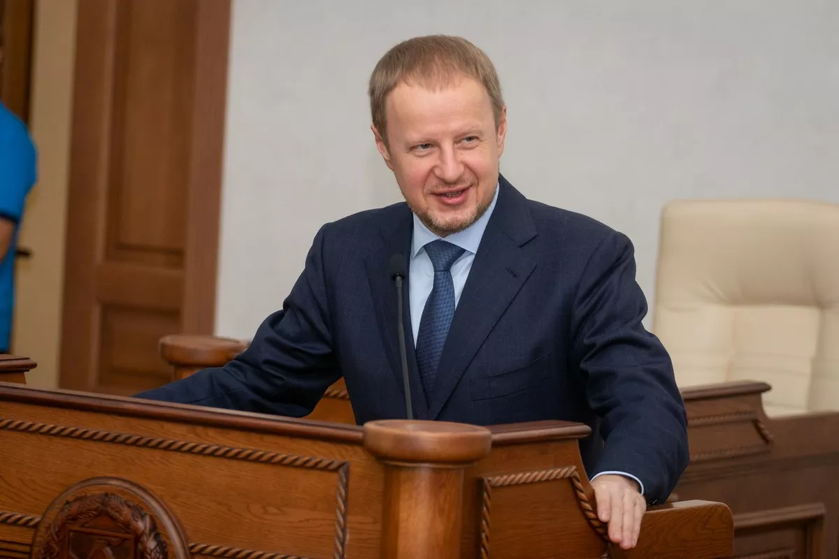 Губернатор Виктор Томенко открыл сессию приветственным словом