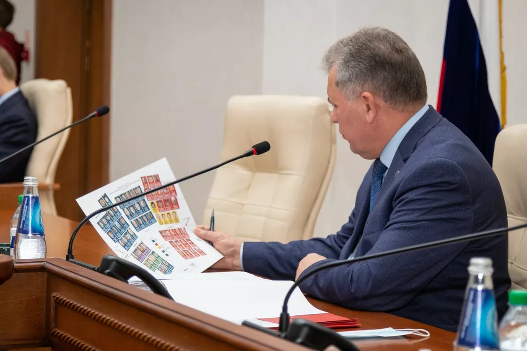 «Цены ему не будет»: депутаты Алтайского Заксобрания в ожесточенных спорах избрали спикера нового созыва