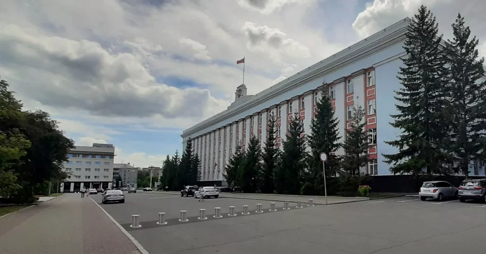 Периметр здания правительства Алтайского края защитят от террористов и облагородят почти за 50 млн рублей