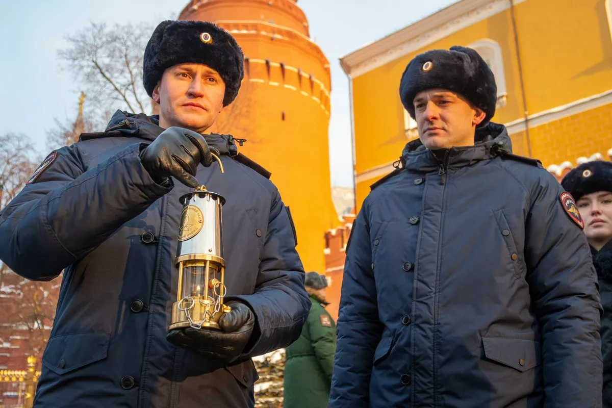 лампаду доставят в Барнаул курсанты БЮИ