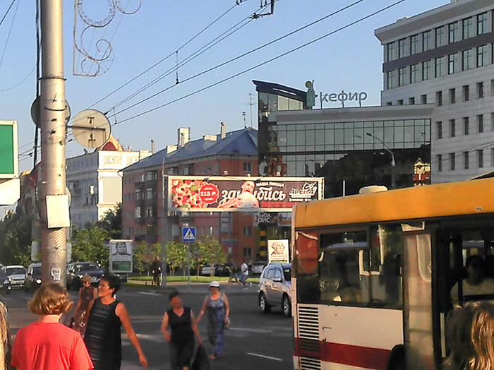 «Креативная» реклама в центре Барнаула