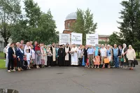 Так, по мнению бийских православных активистов, выглядит молебен