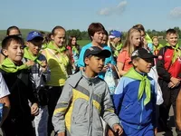 Алтайские дети в ожидании посадки на самолет