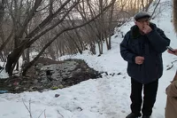 С «благоухающей» рекой Николай Михайлов борется еще с марта