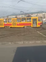 Запутавшийся в проводах трамвай