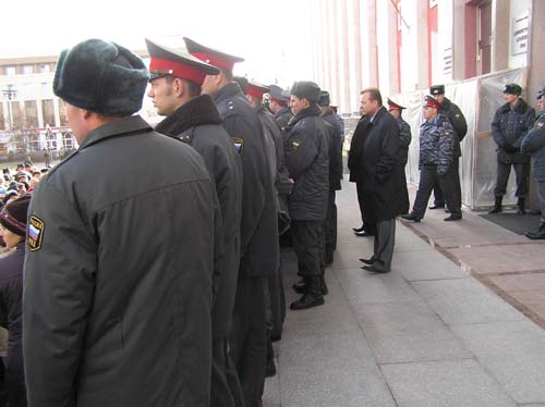 В Барнауле 30 октября пенсионеры вновь протестовали против
отмены льготного проездного и перекрывали главный проспект
города. Фоторепортаж.