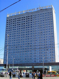 Фасад главной гостиницы Новосибирска будет реконструирован по
проекту творческой мастерской барнаульского архитектора Петра
Анисифорова.