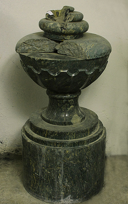 На Алтае отреставрировали уникальную яшмовую вазу &quot;Урна
судьбы&quot;, изготовленную здесь в 18-м веке для императорской семьи.