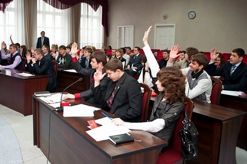 В Молодежном парламенте Барнаула появилась фракция
&quot;молодогвардейцев&quot;.