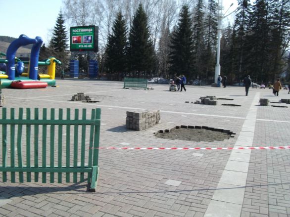 КПРФ в Горно-Алтайске собрала на несанкционированный митинг около
200 человек (резолюция).